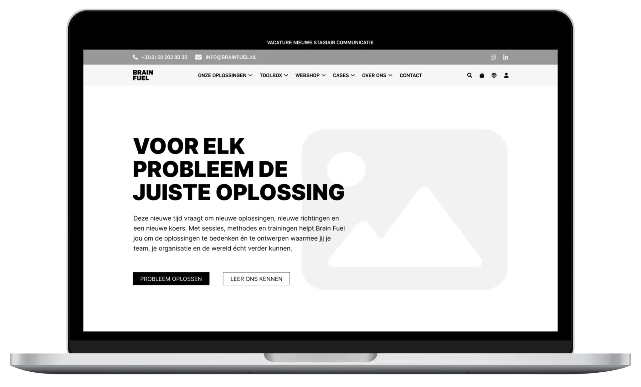 Laptop Mock-up met het Wireframe voor de Brain Fuel website